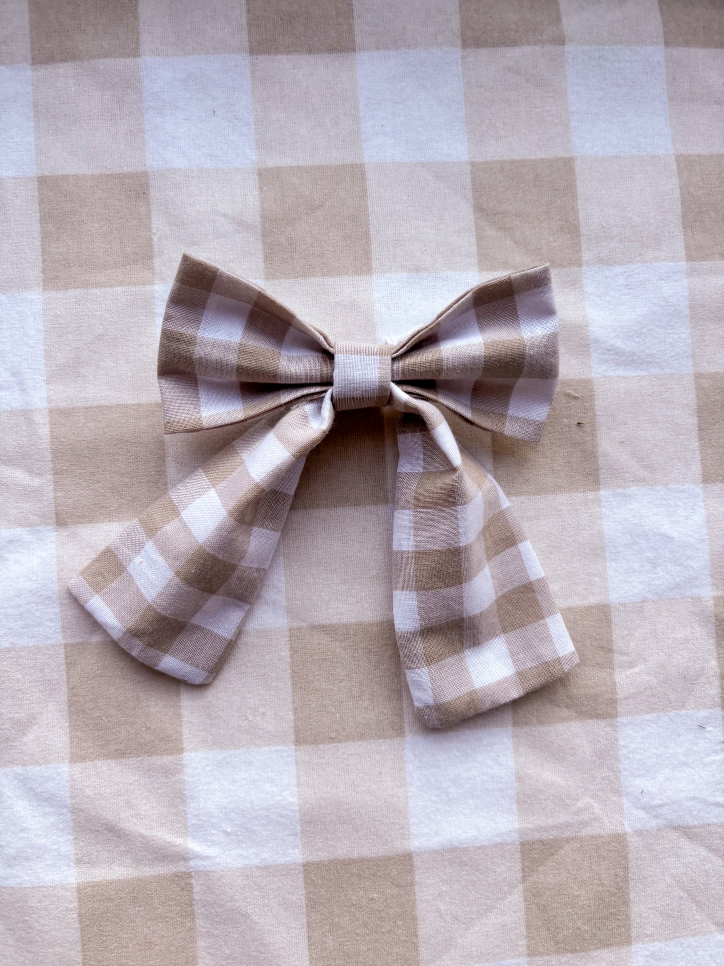 Beige bow
