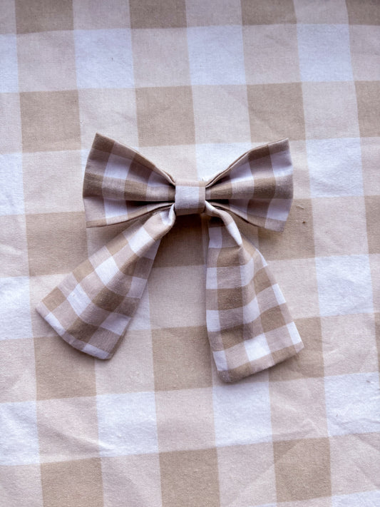 Beige bow