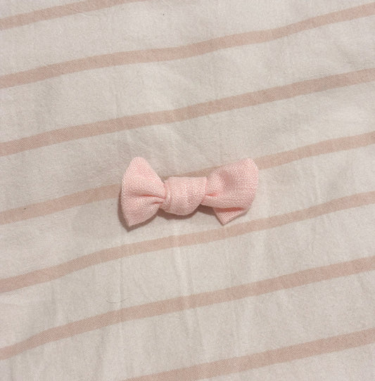 Pink knot bow clip