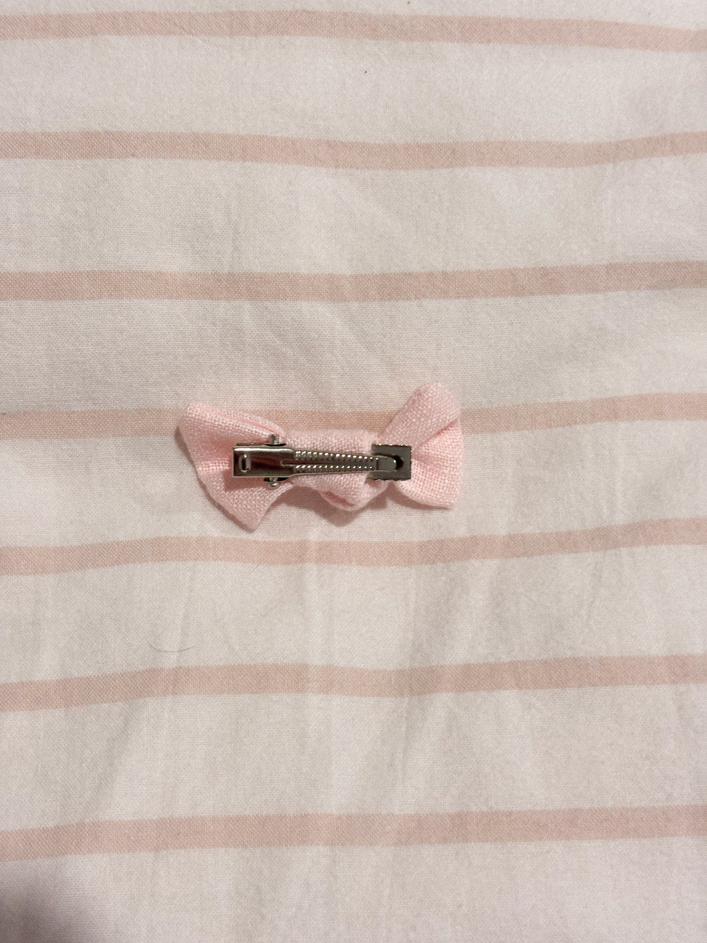 Pink knot bow clip